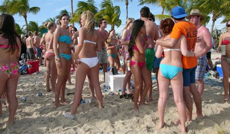 Student sucht studentin / azubine oder andere frauen für einen begleitservice. Spring Break Gets Tamer as World Watches Online - The New ...