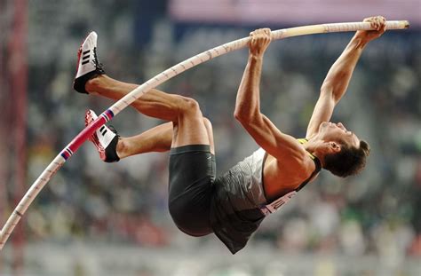 Niklas kaul (né le 11 février 1998 à mayence) est un athlète allemand, spécialiste des épreuves combinées, champion du monde du décathlon en 2019 à doha. Niklas Kaul kann es selbst kaum glauben - er ist ...