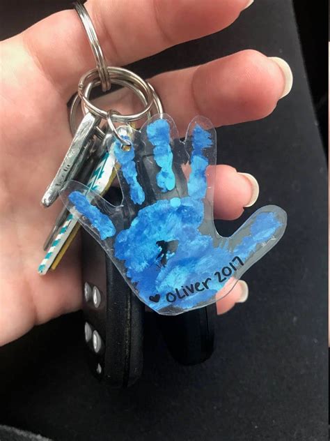 10 things your dad really wants this father's day. Great Gift! FREE SHIPPING! DIY Handprint Keychain (Kit ...