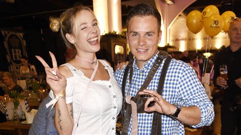 Anfang 2019 trennten sich anne wünsche und henning merten nach acht jahren beziehung. Henning Merten: Große Umstellung nach Trennung von Anne ...