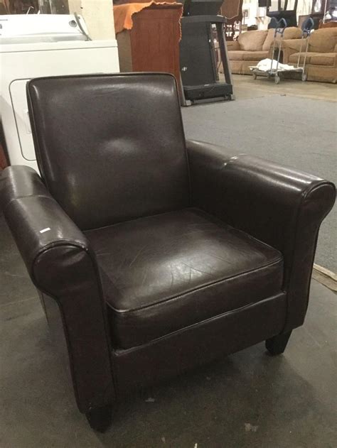 Deep seat arm chair |. Modern leather armchair with deep seat by Permaisuri Co - go