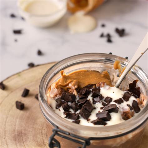 Tra le erbe aromatiche da utilizzare possiamo i chicchi d'avena crudi si conservano a lungo, vanno però tenuti in un luogo fresco ed asciutto in un barattolo di vetro. Budino d'Avena al Burro d'Arachidi E Cioccolato Senza Cottura