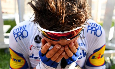 Tel un maillot jaune des gilets jaunes. Alaphilippe takes yellow - Global Times