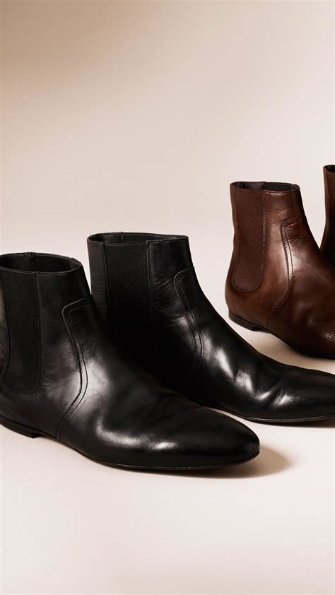Masterfully created from one piece of premium leather, these boots have been perfected over time, built to stay strong on long rides across the australian outback, but also ideal for urban adventures. Lyst - Burberry Leather Chelsea Boots Black in Black for Men