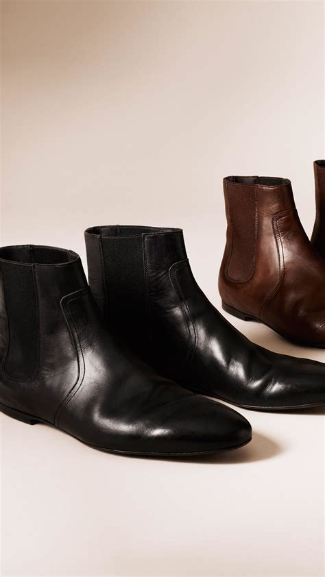 H&m is a juggernaut within the fashion space, and thanks to a catalog that boasts some of the most stylish, affordable options around, it doesn't seem like they're going anywhere soon. Lyst - Burberry Leather Chelsea Boots Black in Black for Men