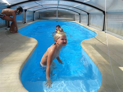 Bazén v sušici, místo pro aktivní odpočinek za každého počasí. bazén - bubacka - album na Rajčeti
