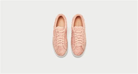 Her unique approach is somatic and experiential, incorporating the ancient practices of tantra to help you have the most satisfying love life possible. Minimal Sneaker - Odxey