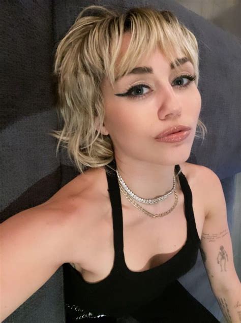 Miley cyrus performed before the 2021 super bowl in tampa, florida, for nfl's tiktok tailgate. Top 8 Haircuts Trends 2021 | Beauty Tips & Makeup Guides ...