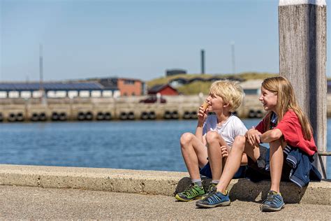 Abends ist es in hvide sande bewölkt bei temperaturen von 19 bis 21°c. Hvide Sande bietet darüber hinaus für Wassersportler viele ...