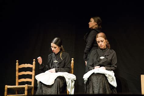 The neighbours must have their ears glued to the walls. Nueva version de la casa de bernarda alba en pdf