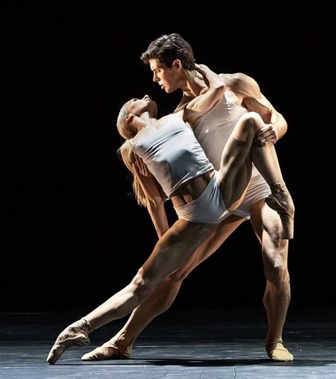 The italian ballet star roberto bolle, a principal dancer with american ballet theater since 2009, gave his farewell performance with the company in kenneth macmillan's manon.credit. Pin by Pedro Velazquez on Ballet (With images) | Roberto ...