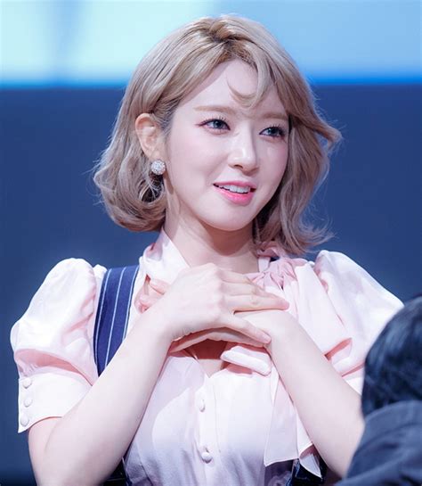 내일(2월 15일 월요일) 오전 10시! 올해 초 '투디미' 뽐내던 AOA 초아 쉼표머리 (사진 11장) - 인사이트
