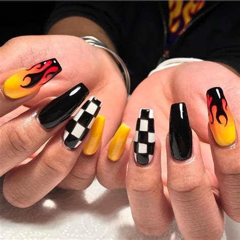 Las uñas artísticas son bonitas y pueden usarse en uno o más dedos. Pin on acrylic nails