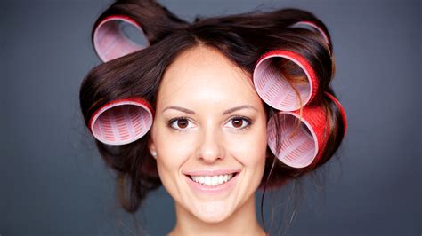Ideal for long hair, it comes with 12 large rollers as well as heated clips, keeping everything in place as well as heating it all thoroughly. How to find the best hair rollers and curlers for every ...