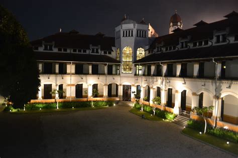 Bangunan lawang sewu terletak di area tugu muda, gedung ini dirancang oleh arsitek belanda c.citroen dari firma j.f. Mr Sengkuni: Kisah Lawang Sewu