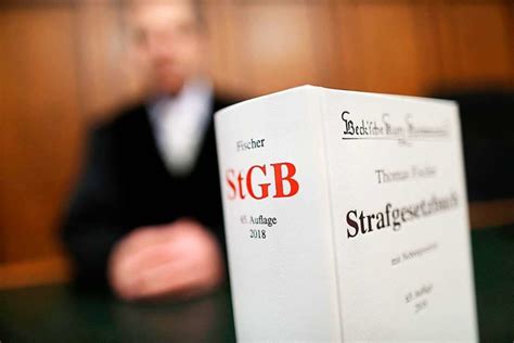 Bei meinem lg war die scheidung (2005) nach erhalt des urteils nach 4 wochen rechtskräftig (entscheidend ist hier der wenn nur eine partei durch einen anwalt vertreten ist, besteht ebenfalls die widerspruchsfrist von 4 wochen, sodass das urteil erst nach dieser frist automatisch rechtskräftig ist. Was heißt es, wenn ein Urteil rechtskräftig ist? - Erklär ...
