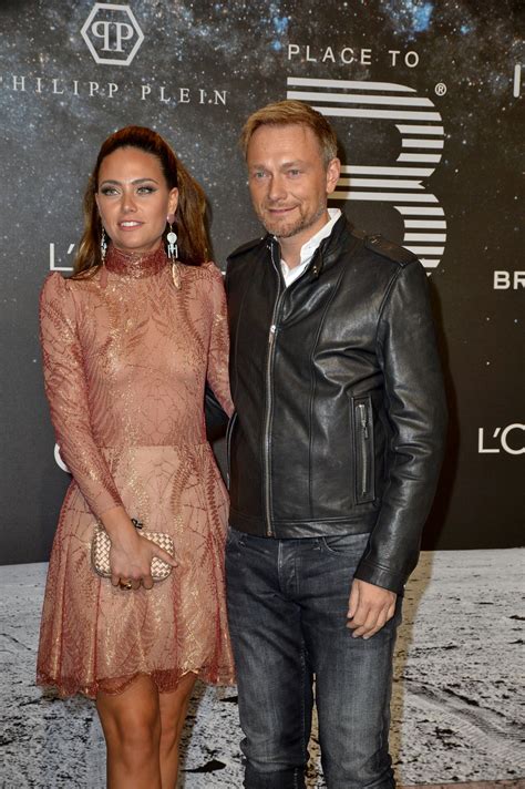 Politikacının kız arkadaşı ve liberal almanya hür demokrat partisi (fdp) lideri christian lindner olarak belirgin bir. Franca Lehfeldt - PLACE TO B Berlinale Party 2019 • CelebMafia