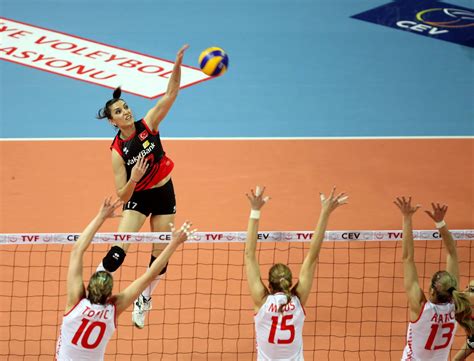 Türkiye ile güney kore, tokyo 2020 olimpiyat oyunları kadınlar voleybol çeyrek finalinde karşı karşıya geliyor. Voleybol Haber: TÜRKİYE 3-0 HIRVATİSTAN ( MAÇ SONUCU )