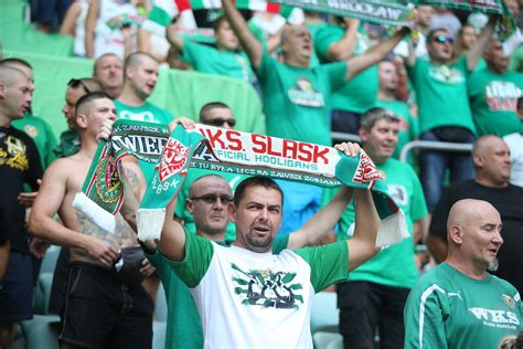 Probably the oldest still active alliance is the one between fans of śląsk wrocław and lechia gdańsk which dates back to 1977. Śląsk Wrocław Hooligans - 2012 Ceefootball : Nancy ...