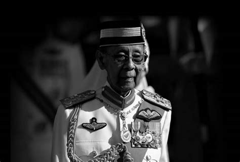Baginda merupakan anak kedua tunku badlishah bersama tunku. Almarhum Sultan Kedah seorang yang amat disanjung tinggi ...