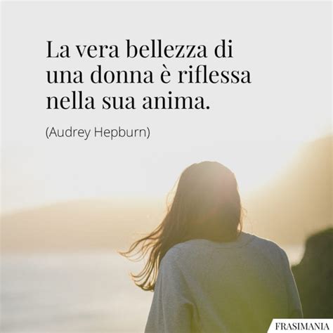 Presento una raccolta di frasi, citazioni e aforismi sulle donne belle e la bellezza delle donne. Frasi sulla Bellezza delle Donne: le 45 più belle e poetiche