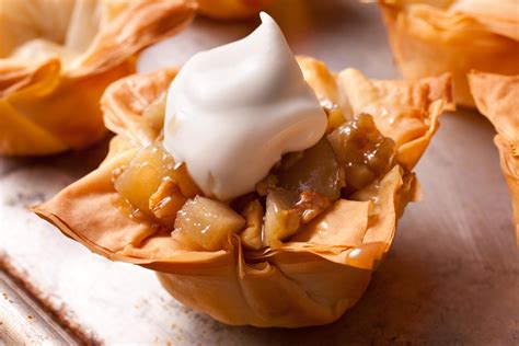 How to bake apple phyllo turnovers: Phyllo Dough Dessert Recipes / Athens Foods Cherry Phyllo ...