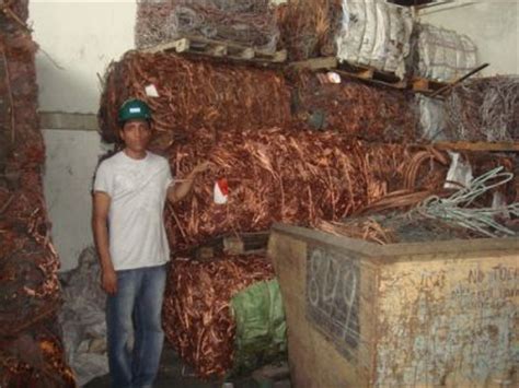 Des trous en tête d'épingle se forment, ma maison (.) VENDS 6000 Tonne de cuivre récyclé rouge et jaune, cable ...