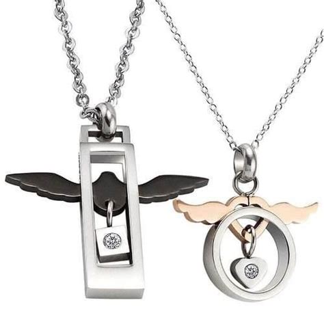 ¿hay algo mejor que una cadena de regalo para tu pareja?, seguro que no, hiciste una excelente elección, con este regalo de seguro sorprenderás a esa persona que tanto amas. Collares Pareja Amor Novios Alas Dijes Cadenas Hombre ...