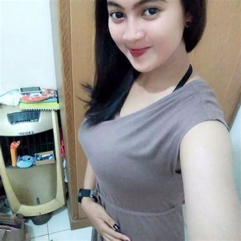 Siang tadi kakak ipar ku menelefon meminta aku datang ke rumahnya selepas kelas. Foto Janda Muda - Foto Memek Tembem