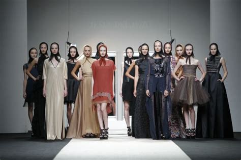 En febrero de 2006, estrenaron la marca bimba y lola, con la que han firmado una de las expansiones más veloces de. Inditex se estrena en la Fashion Week Madrid como ...