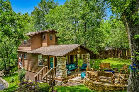 Walnut grove cabins are brand new one bedroom couples getaway vacation cabins on 10 private acres adjoining the shawnee national forest and along the shawnee hills wine trail in the illinois ozarks of southern illinois. Walnut Cabin - The Woods Cabins in Eureka Springs