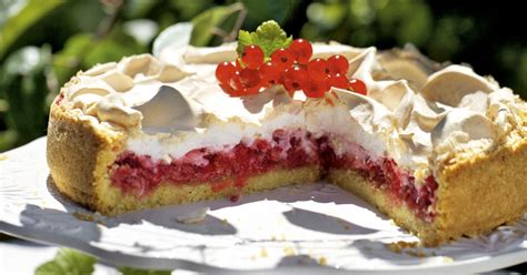 Manchmal wird im deutschsprachigen raum die französische bezeichnung cassis für ihre früchte verwendet. Johannisbeerkuchen mit Baiserhaube Rezept | Küchengötter