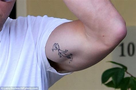 11 августа 1983, мельбурн, виктория, австралия) — австралийский актёр, номинант на премию bafta. Chris Hemsworth shows off bulging biceps after a business ...