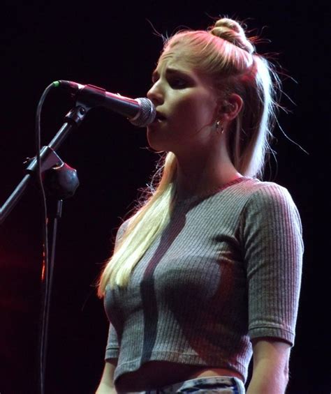 'artists feel guilty talking about these things. Hannah Reid (London Grammar) : quand la beauté transcende ...