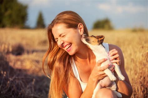 Das mag uns vielleicht eklig erscheinen, aber für deinen hund könnte es eine riesen grosse freude mit interessanten. Warum leckt mein Hund mich ab? - Hundeerziehung | zooplus.ch