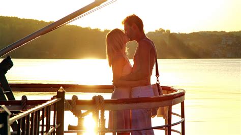 151,000+ vectors, stock photos & psd files. Romantic Couple Wallpapers, Pictures, Images