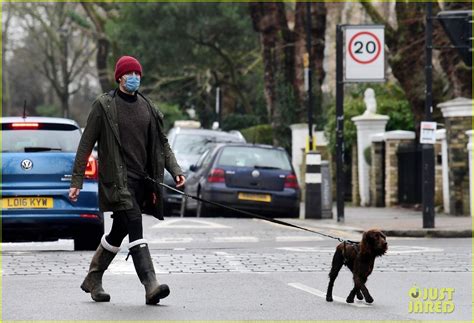 In 2021 tom hiddleston is dating the english lady zawe ashton and they are very happy together and both of them have new projects coming. Tom Hiddleston Doubles Up with Masks While Taking His Dog ...