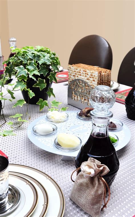 Passover is a beautiful blend of traditions, both past and present. How To Decorate Your Passover Seder Table | Passover seder ...