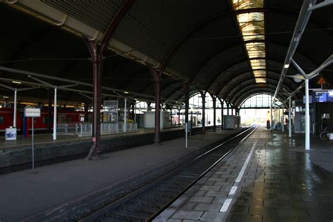 Aktuelles besucher:innenaufkommen mönchengladbach hbf europaplatz 1 41061 mönchengladbach. File:Mönchengladbach Hbf 06 Bahnhofshalle.jpg - Wikimedia ...