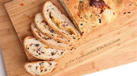 La musica è un qualcosa che ci accompagna durante la nostre vita. Laura Vitali Easter Bread : Italian Easter Sweet Bread ...
