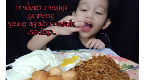 On the other hand, i'm not a big fan of maggi goreng as i prefer instant noodles on their own but i don't mind having mee goreng every now and. ASMR || MAGGI GORENG +FISHBALL+TELUR MATA - YouTube