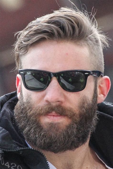 As i was writing this note, vivi saw the first picture and said daddy, tell julian to cut his beard, i don't like it.which of course. Pin by Danielle Boulanger on Julian Edelman | Julian ...