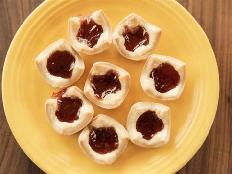 Meanwhile, preheat the oven to 400 degrees f and place rack in center of oven. Tiny Strawberry Tarts | Recipe | Food network recipes ...