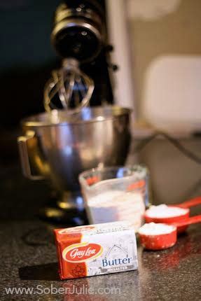 Sift cornstarch, flour, icing sugar together. Melt-In-Your-Mouth Shortbread Cookie Recipe - Sober Julie