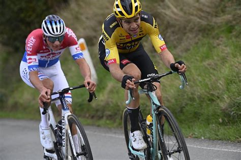Nog enkele dagen om het shirt van de strade bianche in presale te kopen. Van der Poel y Van Aert se vuelven a dar cita en la ...
