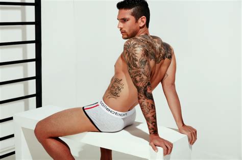 Mark gonzález former footballer from chile left winger last club: Mark González impresionó con una sexy campaña de ropa ...