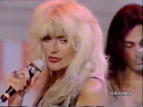 #rettore twitter rettore_ •management tour @replaymusicmanagement •management tv @starpointcorporation www.rettore.com. Donatella Rettore LOCURA RaiUno (Audio Remastered) - YouTube