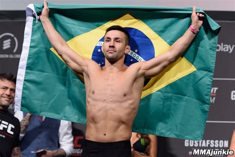 Ufc bantamweight pedro munhoz has over a 70% finish rate in his mma career with only two wins in his ufc career coming via decision thus far. Pedro Munhoz tłumaczy dlaczego nie zrobił wagi: "W hotelu ...