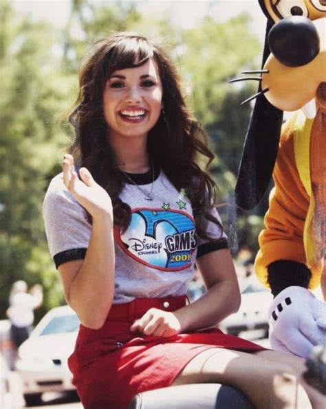 Demi lovato as sony monroe on disney's sony with a chance. Demi Lovato playing the Disney Channel Games | Demi lovato ...