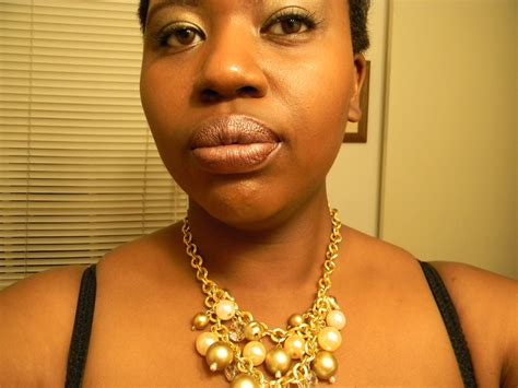 It's not at all unusual for one side to be larger. ShapEly Louise: Black Gurl, BIG Lips!!